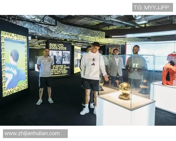 C罗足球卡碎冰版珍藏版引领收藏热潮升温 打破卡片市场新纪录 C罗足球卡碎冰版珍藏版引领收藏热潮升温 打破卡片市场新纪录