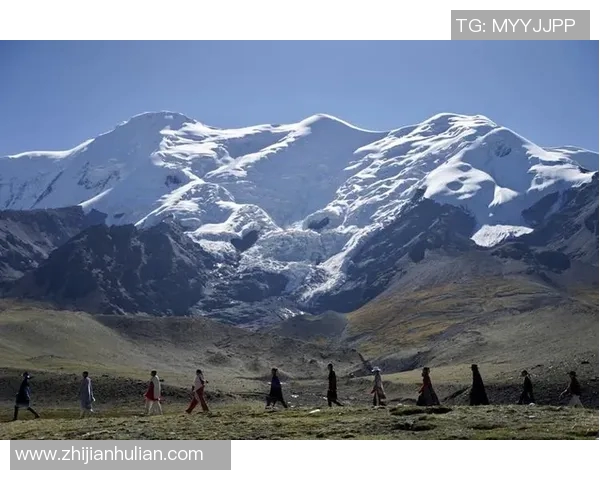 西藏日喀则足球球星拼搏逐梦展现雪域高原年轻力量 西藏日喀则足球球星拼搏逐梦展现雪域高原年轻力量