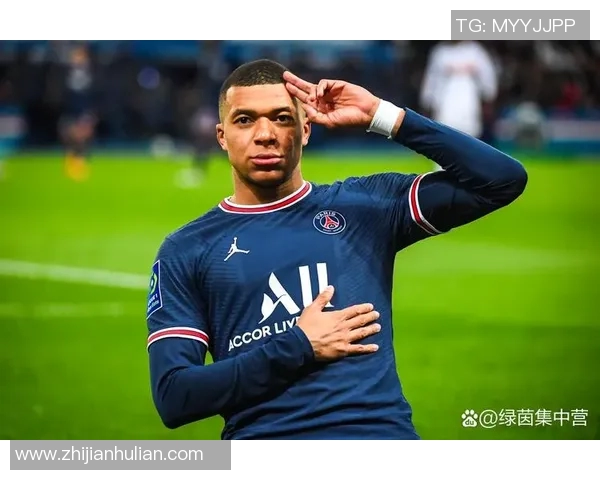 大巴黎球星谁踢的足球背后的故事与成长历程 大巴黎球星谁踢的足球背后的故事与成长历程